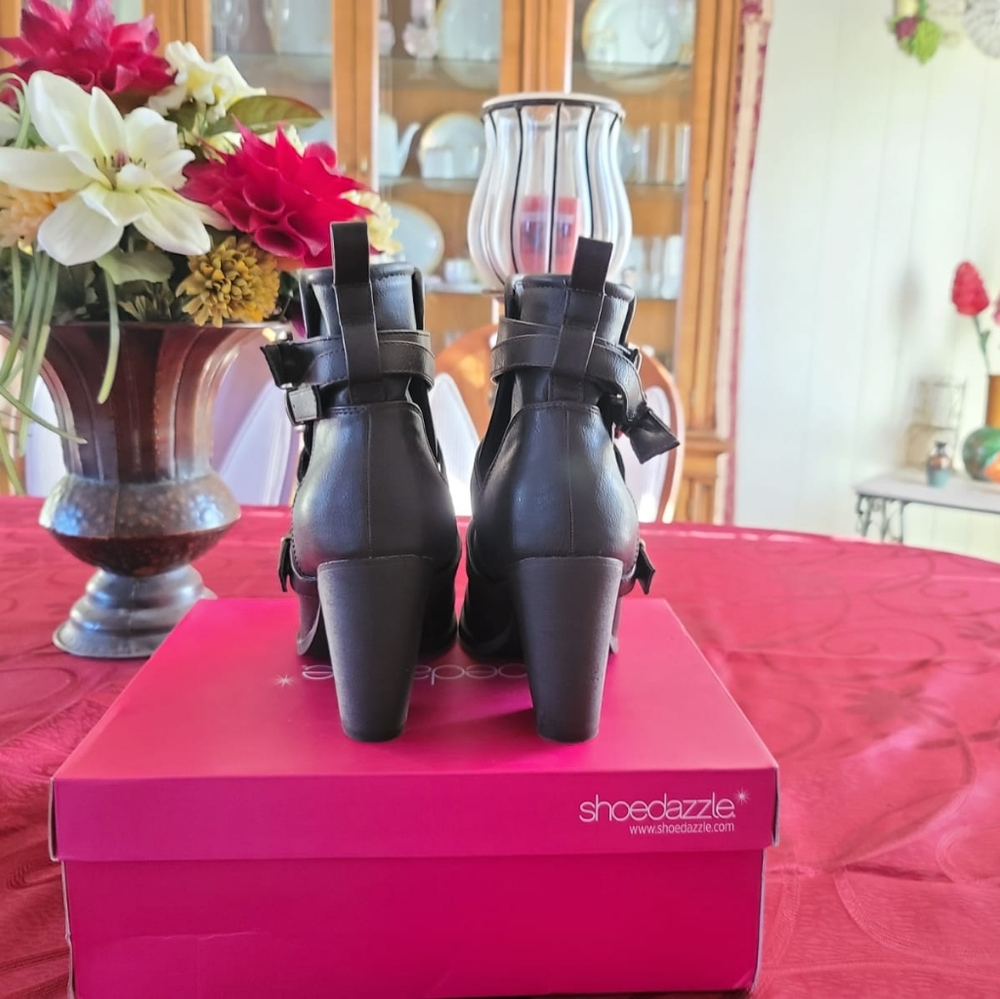 Shoes - Picture 4 of 5